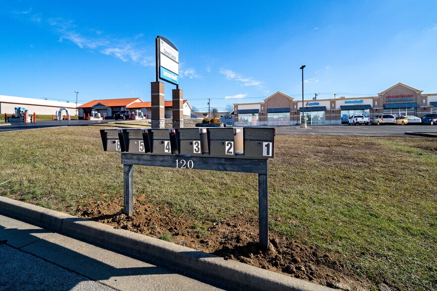 More Photos Of 120 Roberts Ln, Hillsboro Freestanding For Lease