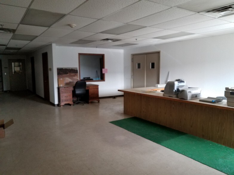 More Photos Of 1326 Industrial Dr, Lake in the Hills Distribution For Sale