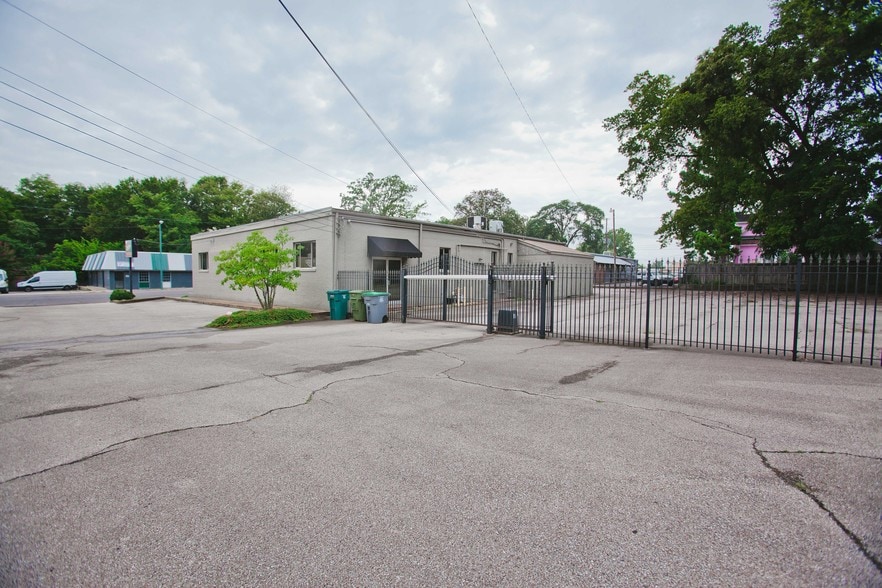 More Photos Of 630 S Cooper St, Memphis Office For Lease