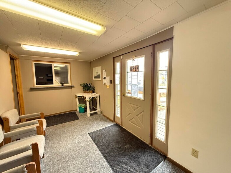 More Photos Of 1104 Ashmun St, Sault Sainte Marie Office For Sale