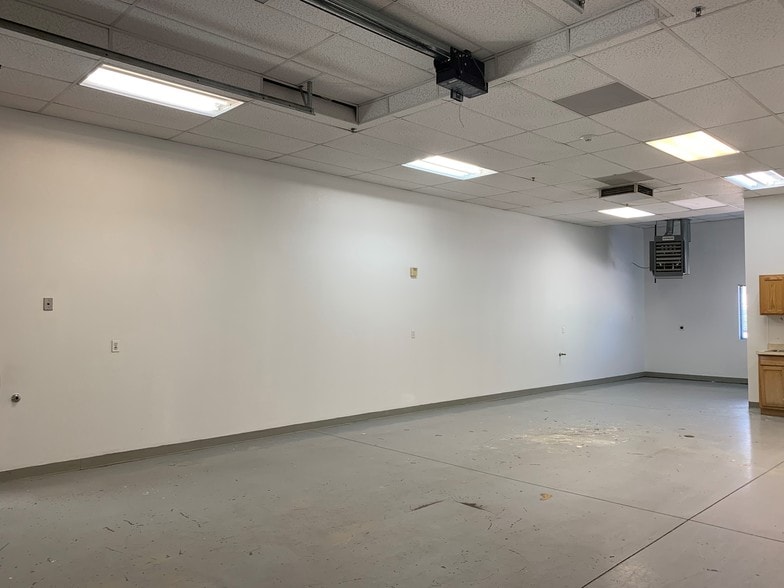 More Photos Of 7505 E Harvard Ave, Denver Flex For Sale