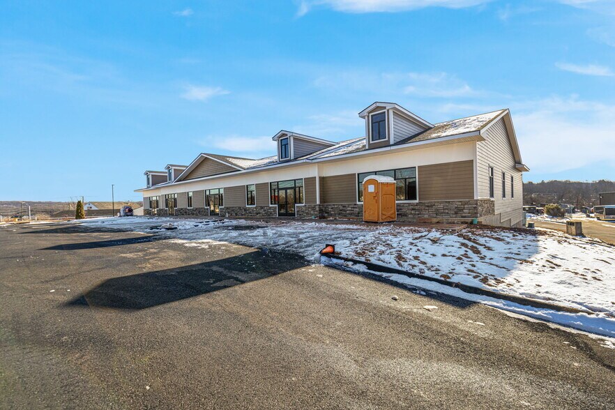 More Photos Of 400 Deming Rd, Berlin Flex For Lease