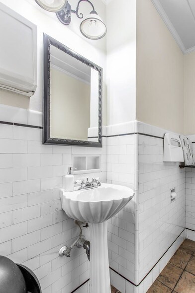 More Photos Of 592 N Euclid, Upland Office For Sale