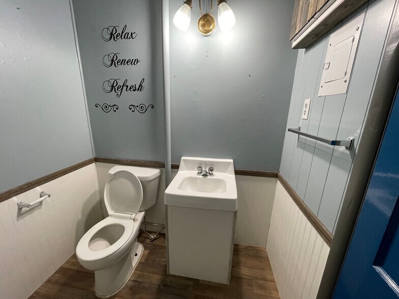 More Photos Of 105 3rd Ave NW, Mandan Storefront For Lease