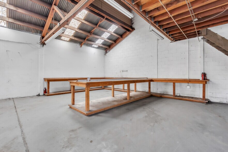More Photos Of 227 Commission St, Salinas Showroom For Sale