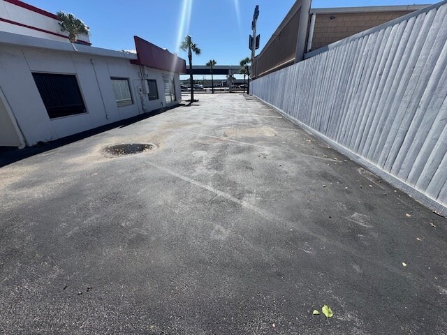 More Photos Of 5712 Southwest Fwy, Houston Auto Dealership For Lease
