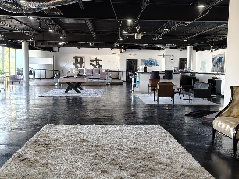 More Photos Of 802 Crosstimbers, Houston General Retail For Sale