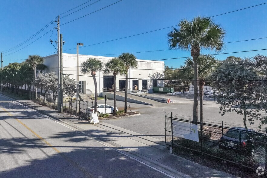 More Photos Of 1301 W 13th St, Riviera Beach Warehouse For Lease