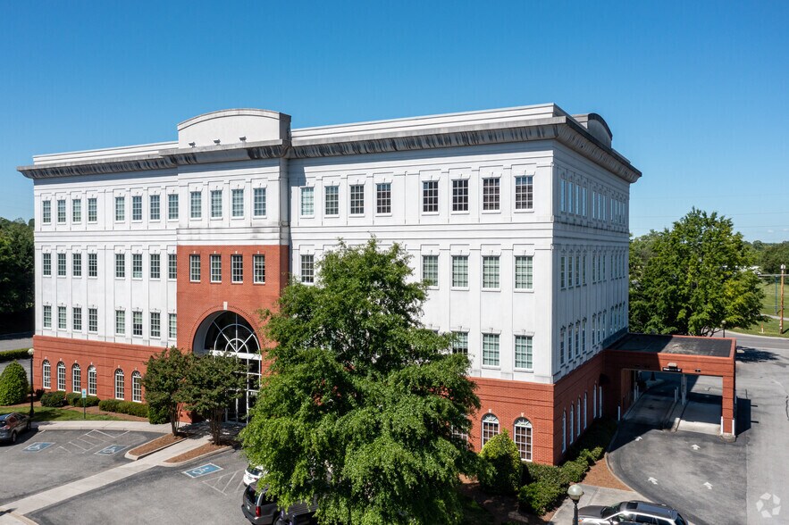 More Photos Of 8351 E Walker Springs Ln, Knoxville Unknown For Lease