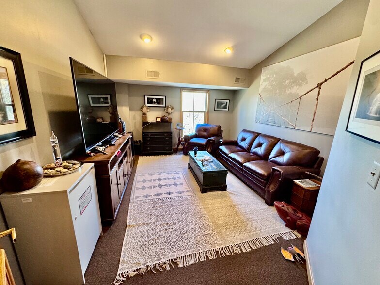 More Photos Of 10130-10134 Colvin Run Rd, Great Falls Office For Sale