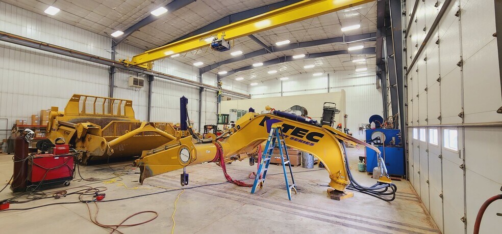 More Photos Of 860 35th Ave E, Dickinson Warehouse For Sale