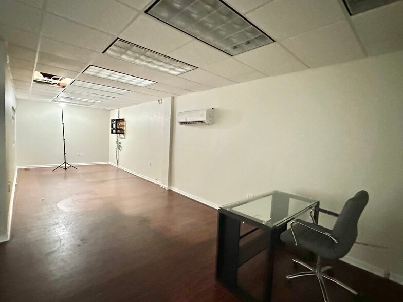 More Photos Of 5751 Dawson St, Hollywood Warehouse For Lease