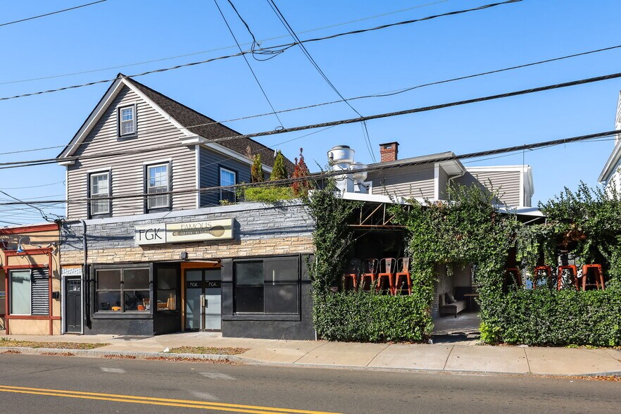 More Photos Of 10 N Water St, Greenwich Storefront Retail Residential For Lease