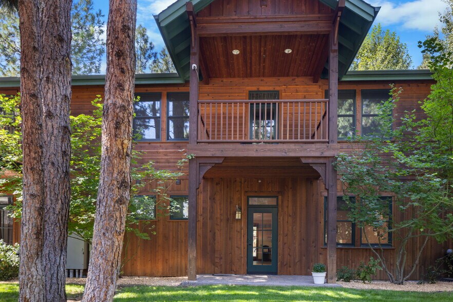 More Photos Of 750 Buckaroo Trl, Sisters Office For Sale