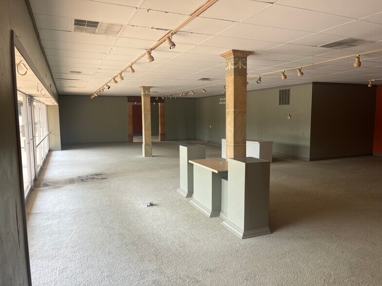 More Photos Of 7612-7628 N Western Ave, Oklahoma City Freestanding For Lease