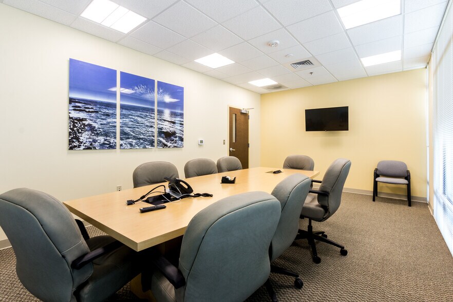 More Photos Of 1950 NE Green Oaks Blvd, Arlington Office For Lease