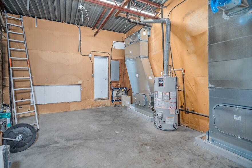 More Photos Of 3455 Victoria Dr, Vancouver Office For Lease