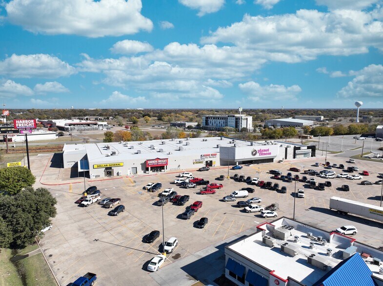 More Photos Of 1000 N Loop 340, Bellmead Storefront For Lease