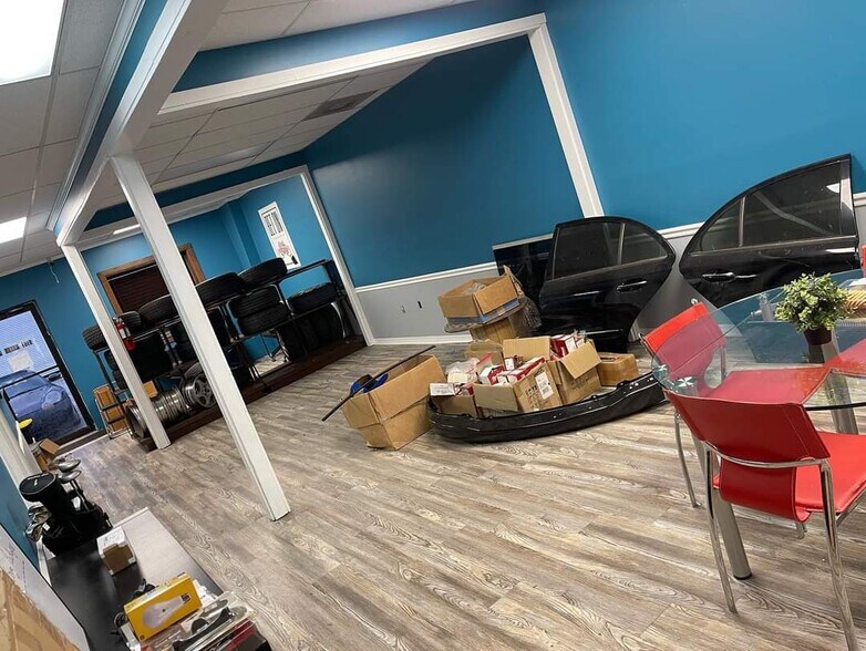 More Photos Of 9161 131st Pl N, Largo Warehouse For Lease