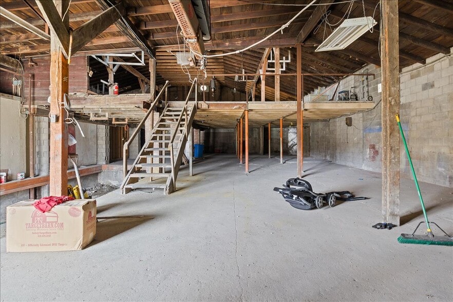More Photos Of 84 Dawn Ave, Pittsburgh Warehouse For Lease