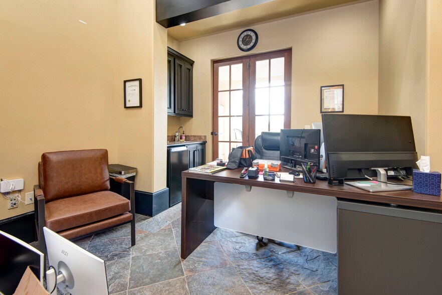 More Photos Of 1531 E Bradford Pky, Springfield Medical For Lease