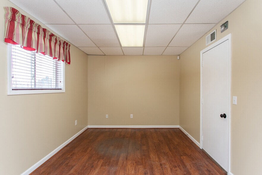 More Photos Of 891 Saratoga Rd, Gansevoort Warehouse For Lease