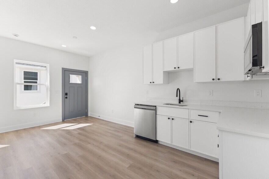 More Photos Of 2525 13th Ave N, Saint Petersburg Multifamily For Sale