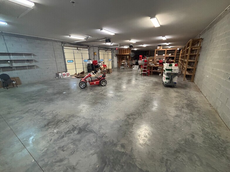 More Photos Of 7107 Juniper Rd, Fairview Showroom For Sale