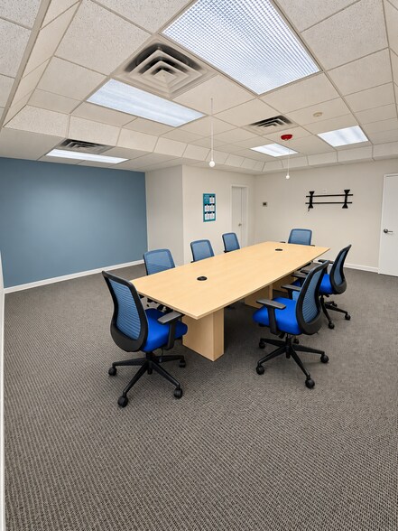 More Photos Of 302-304 Ohio St, Oshkosh Office For Sale