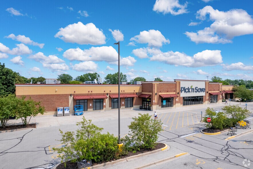 More Photos Of 2931 S Chicago Ave, South Milwaukee Supermarket For Lease