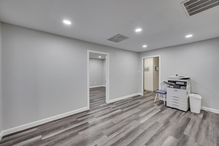 More Photos Of 1400 N Cooper St, Arlington Medical For Lease