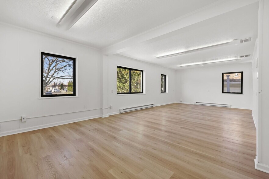 More Photos Of 31 Saint Roch Ave, Greenwich Office Residential For Lease