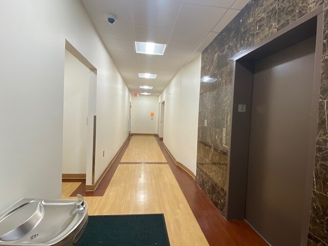 More Photos Of 500 Park Ave, Manalapan Township Medical For Lease