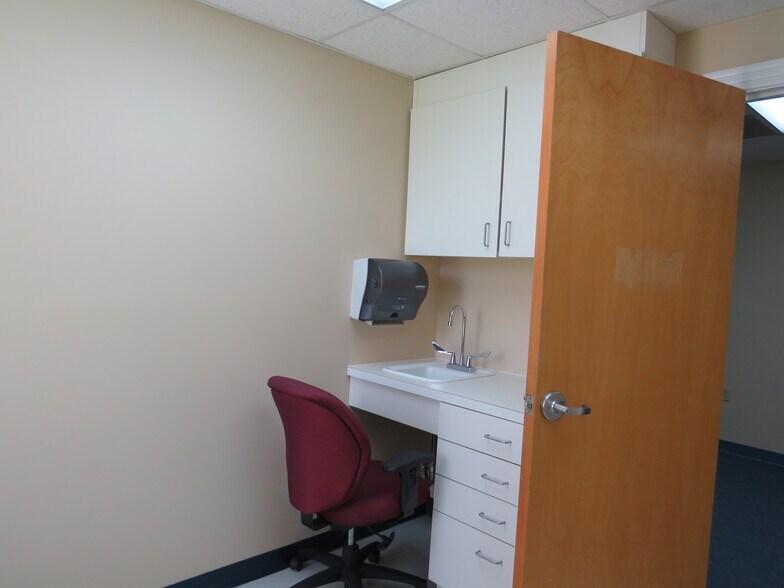 More Photos Of 9506 Hospital Ave, Nassawadox Medical For Sale