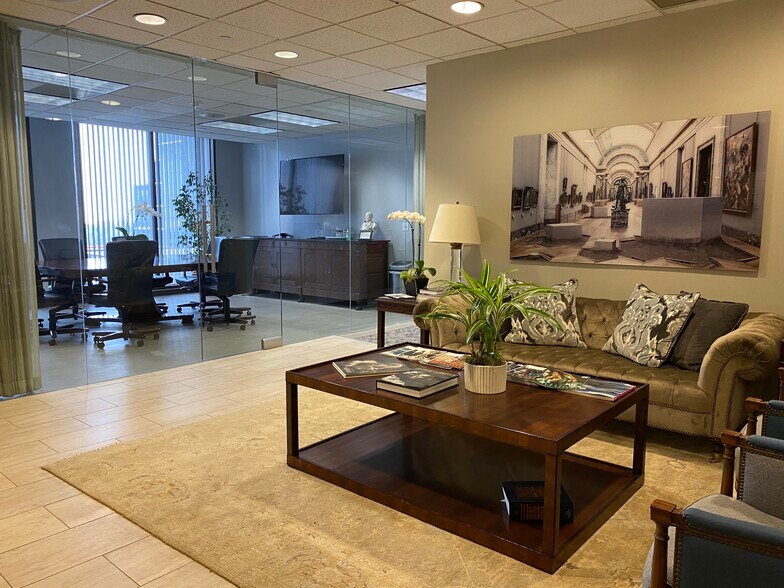 More Photos Of 1901 Avenue of the Stars, Los Angeles Office For Lease