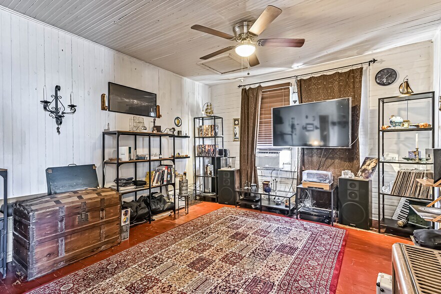 More Photos Of 2911 Broadway St, Galveston Office For Sale
