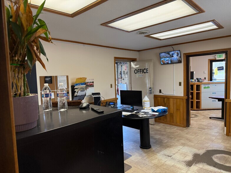 More Photos Of 4881 Pittsburgh Rd, Harrisville Light Distribution For Sale