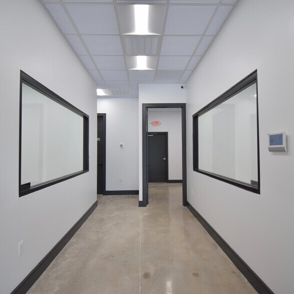 More Photos Of 11907 Bedford St, Houston Warehouse For Lease