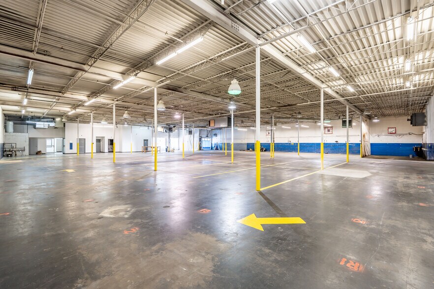 More Photos Of 3540-3550 Frobisher St, Montréal Industrial For Sale