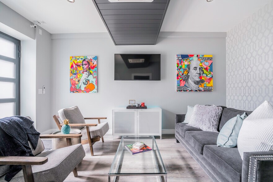 More Photos Of 3809 W Burbank Blvd, Burbank Loft Creative Space For Lease