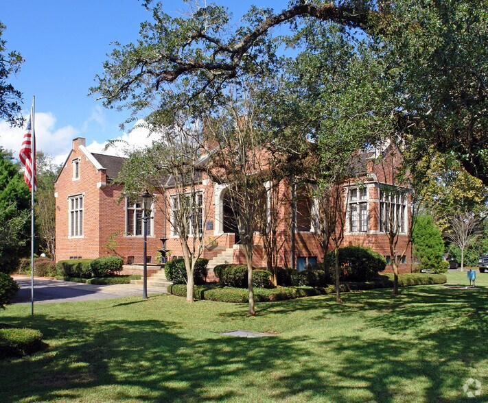 More Photos Of 1668 Government St, Mobile Office For Lease