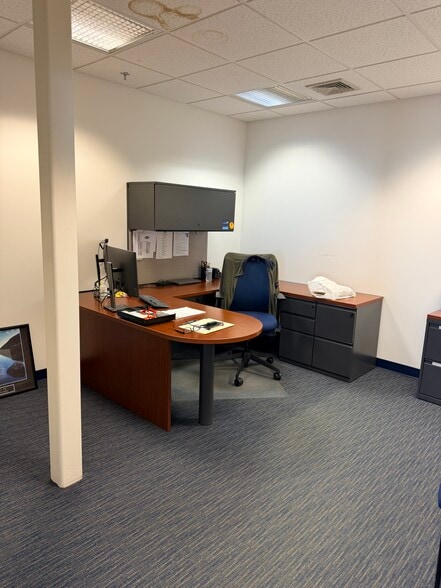 More Photos Of 70 Zachary Rd, Manchester Research And Development For Sale