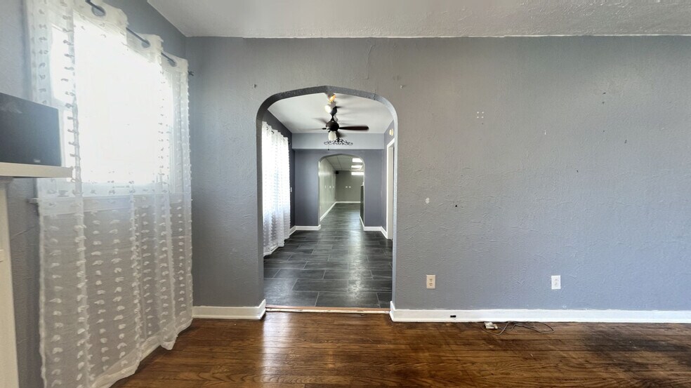 More Photos Of 118 Dingess St, Barboursville Freestanding For Sale