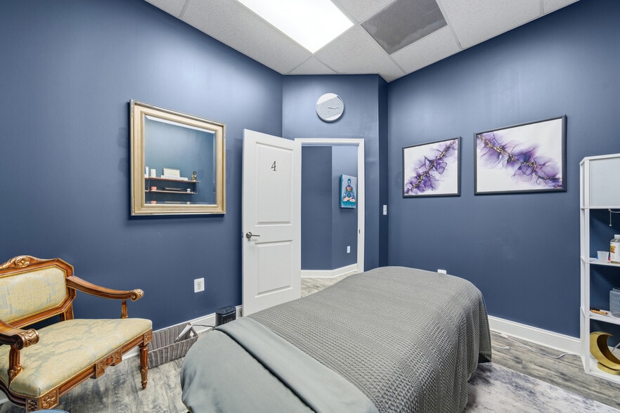 More Photos Of 5472-5486 Southern Maryland Blvd, Lothian Storefront For Sale