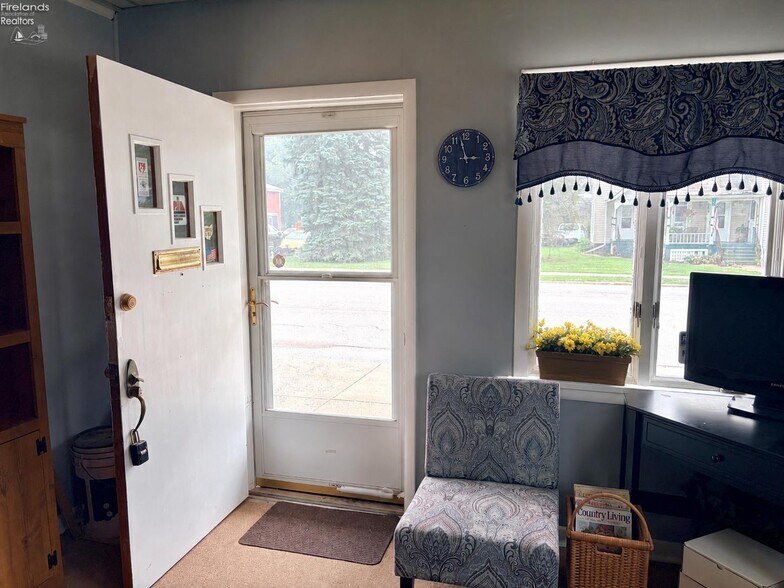 More Photos Of 418 Main st, Risingsun General Retail For Sale