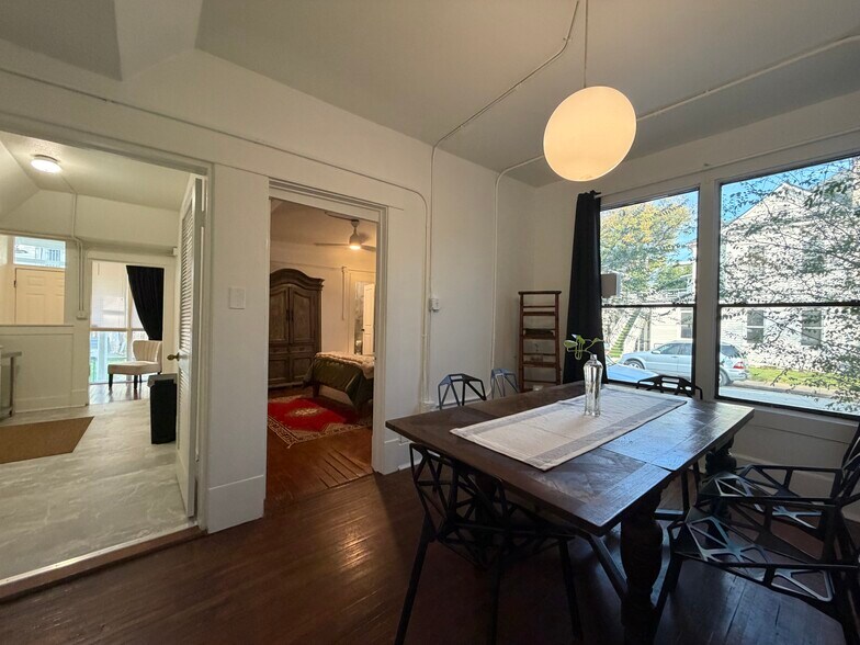 More Photos Of 402 Hyde Park Blvd, Houston Multifamily For Sale