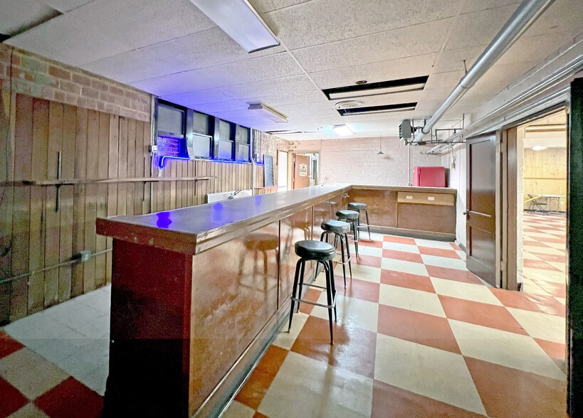 More Photos Of 116 W A St, Belleville Restaurant For Sale
