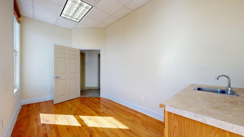 More Photos Of 975 Market St, Fort Mill Office Residential For Lease