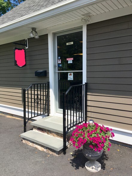 More Photos Of 402 Valentine St, Hackettstown Warehouse For Lease