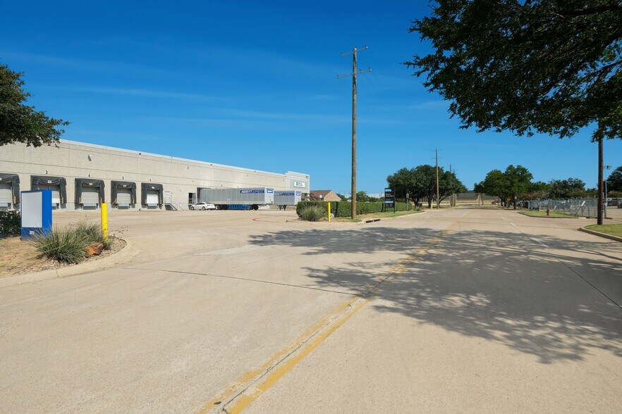 More Photos Of 1825 Westpark Dr, Grand Prairie Warehouse For Lease